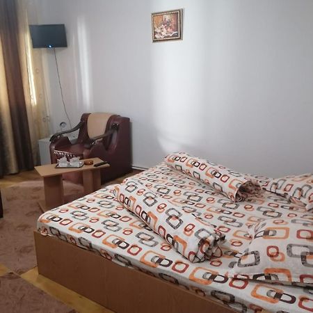 Hotel Pensiunea Pomi -Oesti Albestii Paminteni Esterno foto