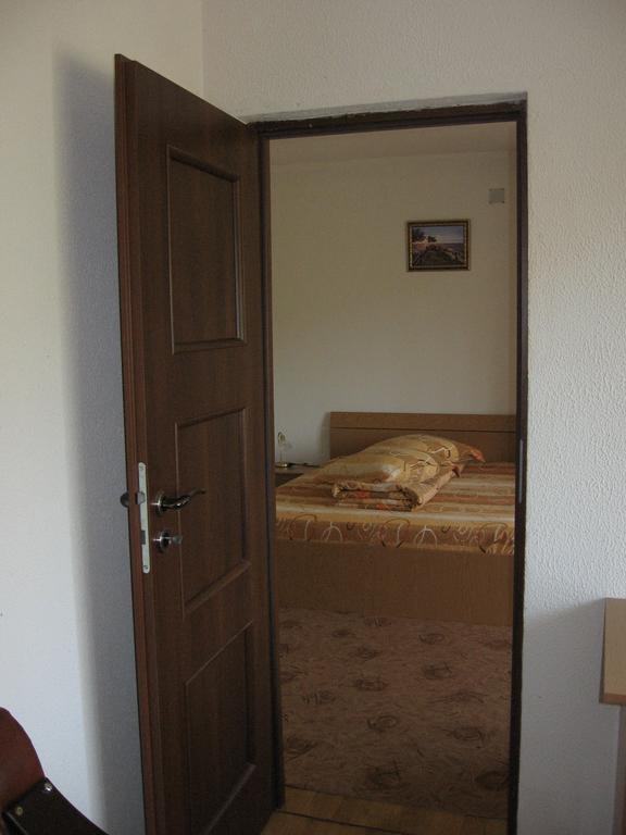 Hotel Pensiunea Pomi -Oesti Albestii Paminteni Camera foto