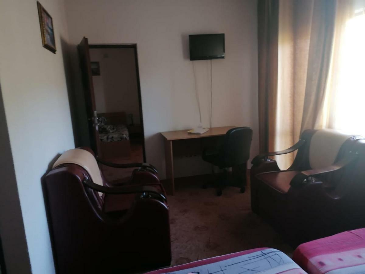 Hotel Pensiunea Pomi -Oesti Albestii Paminteni Esterno foto