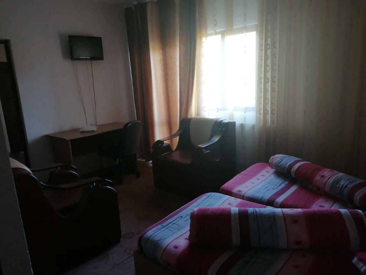 Hotel Pensiunea Pomi -Oesti Albestii Paminteni Esterno foto