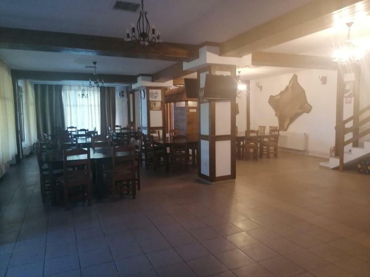 Hotel Pensiunea Pomi -Oesti Albestii Paminteni Esterno foto